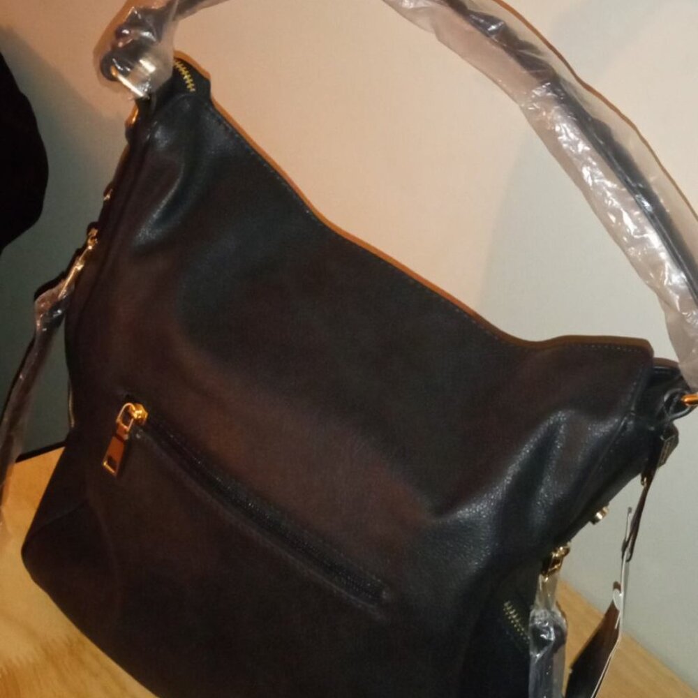 Realer Fashion & Classic Handbag and Shoulder bag, Cross Over bag NWT